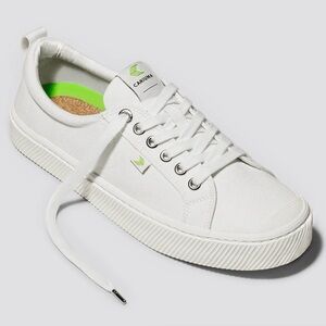 Cariuma OCA‎ Low Off-White Canvas Lace Up Sneakers